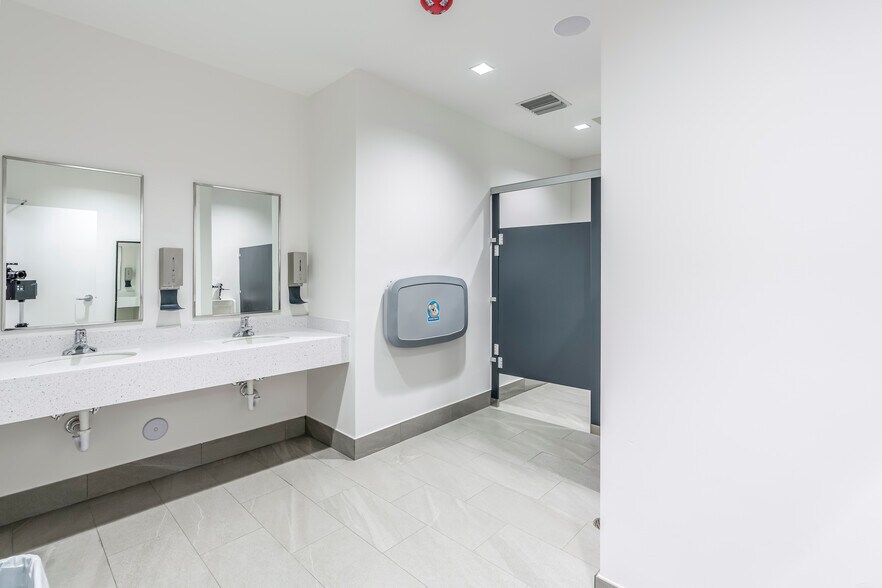 More Photos Of 1014 N Dixie Hwy, Lake Worth Beach Loft Creative Space For Sale