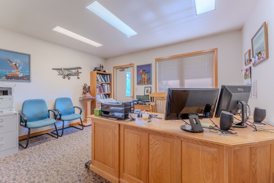 More Photos Of 890 N 2nd St, Lander Office For Sale