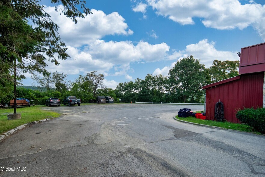 More Photos Of 855 Hoosick St, Troy Restaurant For Sale