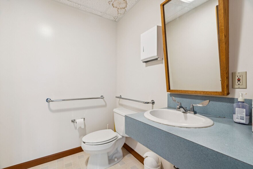 More Photos Of 61 Depot St, White River Junction Office For Sale