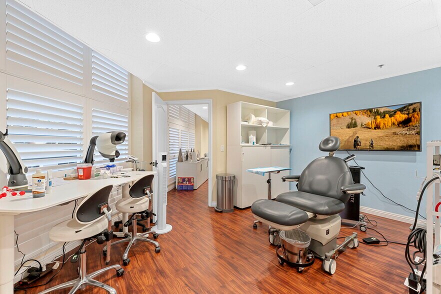 More Photos Of 7514 Girard Ave, La Jolla General Retail For Sale