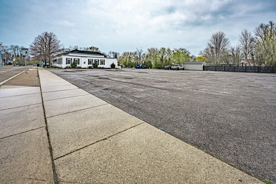 More Photos Of 310 Lake St, Wilson Hotel For Sale