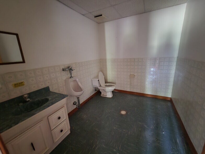 More Photos Of 6558 New York 12, Norwich General Retail For Sale