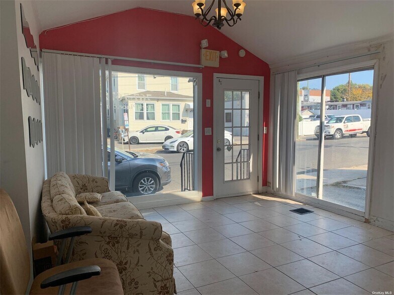 More Photos Of 10 Willowdale Ave, Port Washington Storefront Retail Office For Lease