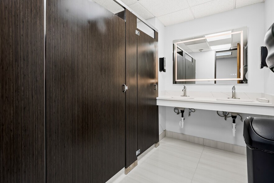 More Photos Of 615 N Upper Broadway St, Corpus Christi Office For Lease