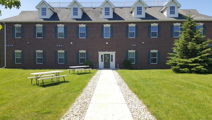 More Photos Of 7280 S 13th St, Oak Creek Office For Lease