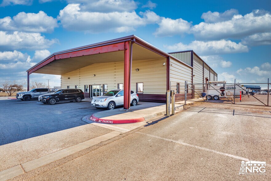 More Photos Of 10001 Lindberg Dr, Midland Warehouse For Lease