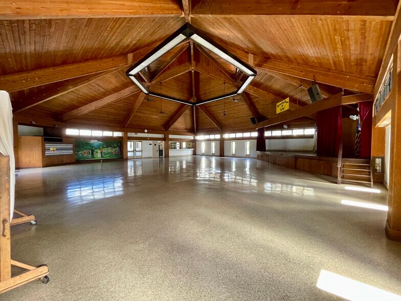 More Photos Of 766 N King St, Honolulu Office For Lease