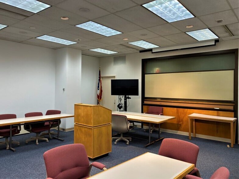 More Photos Of 10 N Ludlow St, Dayton Office For Lease