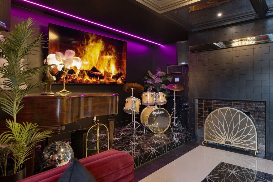 Primary Photo Of 120 W Vereda Sur, Palm Springs Hotel For Sale