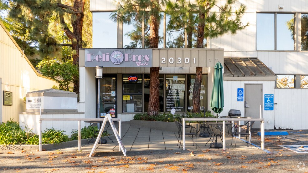 More Photos Of 20301 Ventura Blvd, Woodland Hills Medical For Lease