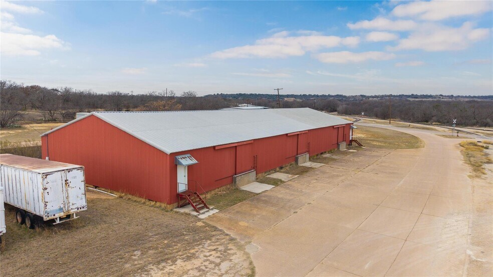 More Photos Of 1403 Blake Dr, Brownwood Warehouse For Sale