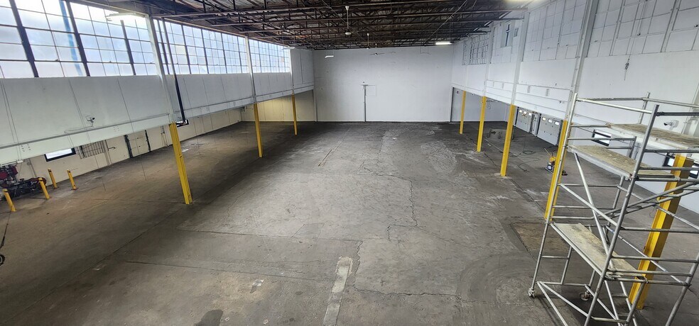 More Photos Of 237 E Aurora St, Waterbury Manufacturing For Lease