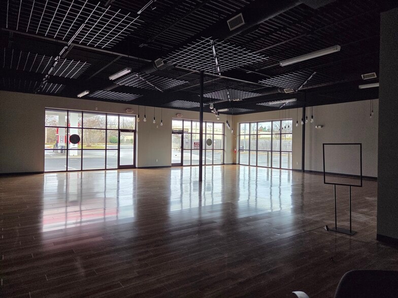 More Photos Of 8641 South Blvd, Charlotte Convenience Store For Lease