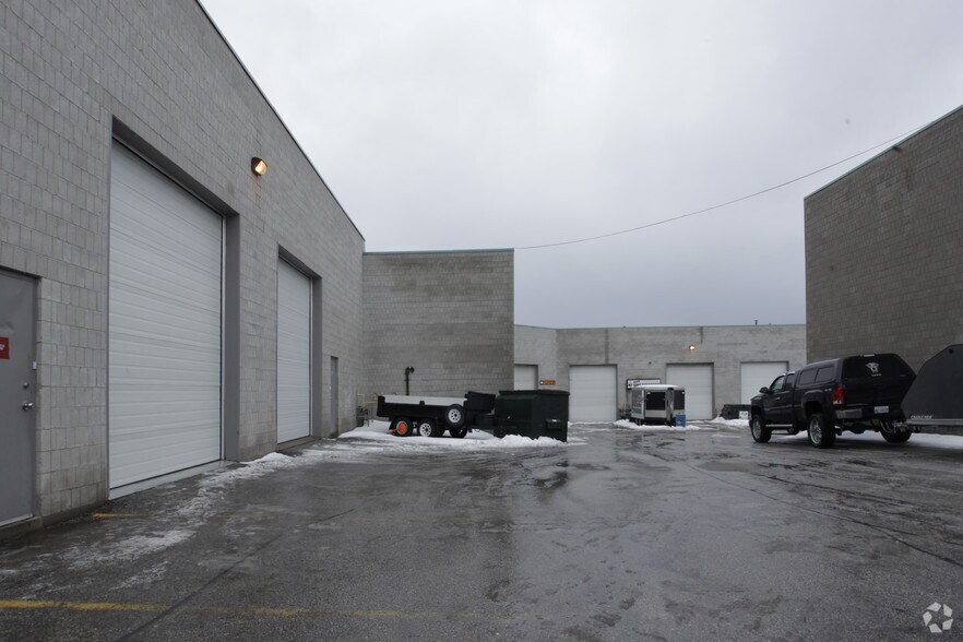 More Photos Of 17075 Leslie St, Newmarket Light Distribution For Sale