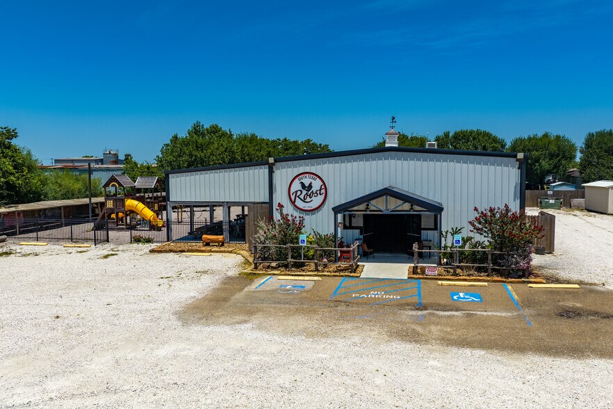 More Photos Of 3805 FM 2765, El Campo Restaurant For Sale