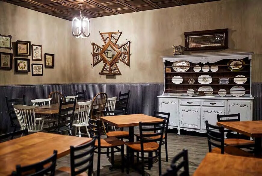 Primary Photo Of 1300 US Highway 136 W, Rock Port Restaurant For Sale