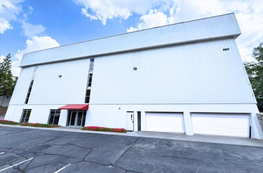 More Photos Of 4007 Clairmont Rd, Chamblee Airplane Hangar For Lease