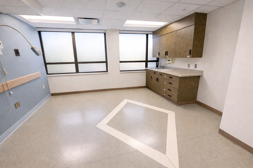 More Photos Of 175 E Chester Pike, Ridley Park Hospital For Lease
