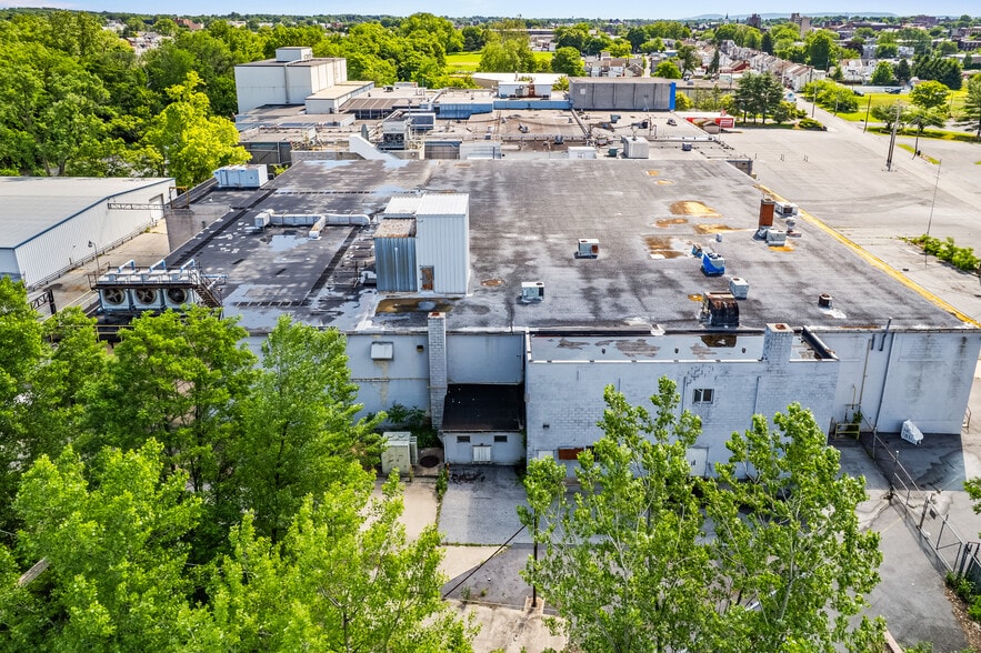 More Photos Of 1507 Willow St, Lebanon Warehouse For Sale