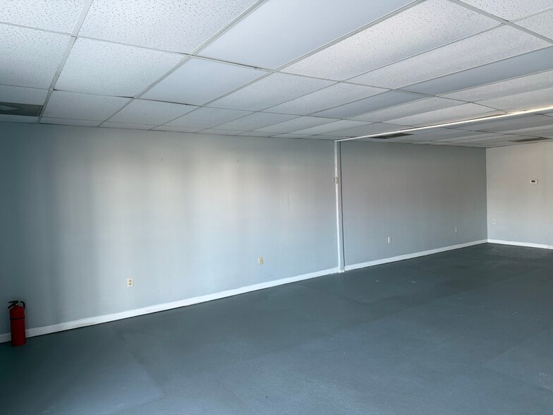 More Photos Of 24 Ila Rd, Commerce Unknown For Lease