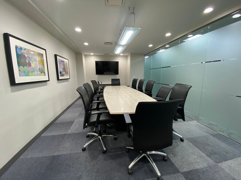 More Photos Of 60 E 42nd St, New York Coworking Space