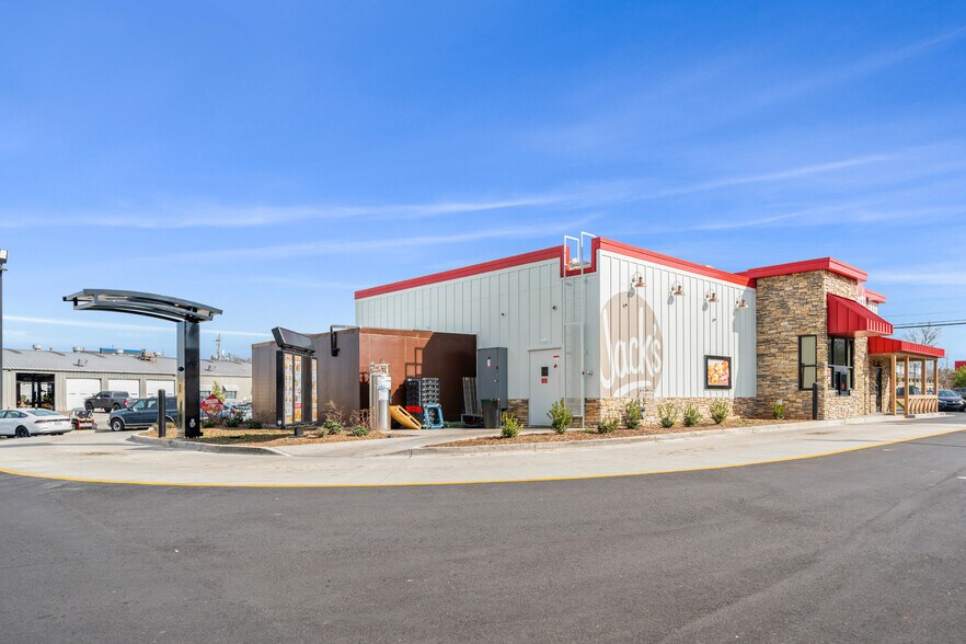 More Photos Of 730 S Harris St, Sandersville Freestanding For Sale