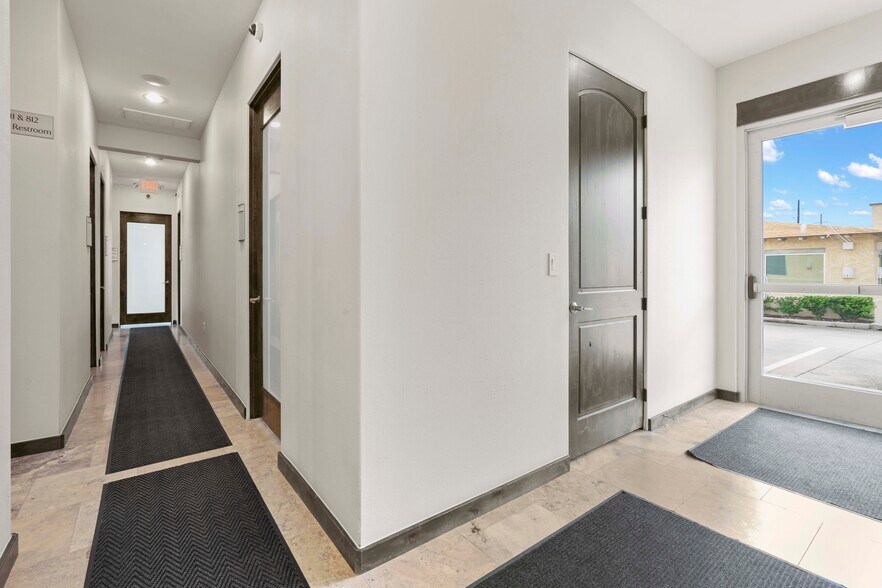 More Photos Of 25329 Budde Rd, The Woodlands Office For Sale
