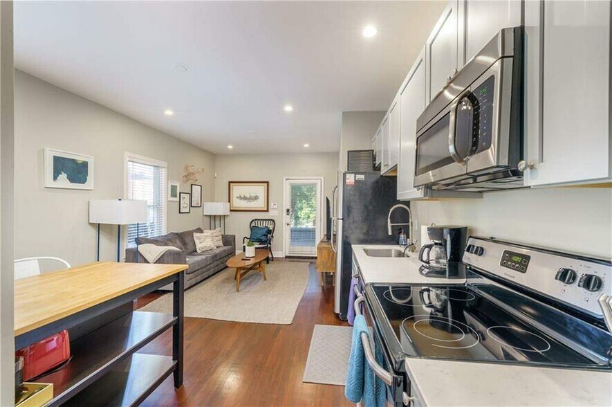More Photos Of 604 Glen Iris Dr NE, Atlanta Office Residential For Sale