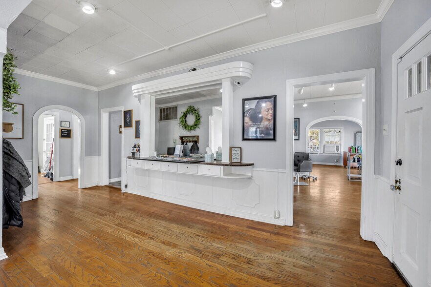 More Photos Of 808 W Abram St, Arlington Freestanding For Sale