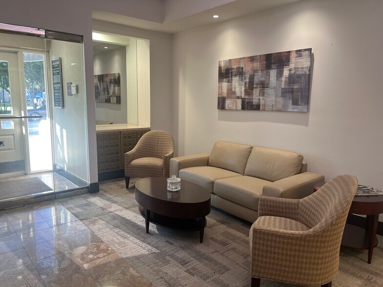 More Photos Of 606 E Madison St, Tampa Office For Sale