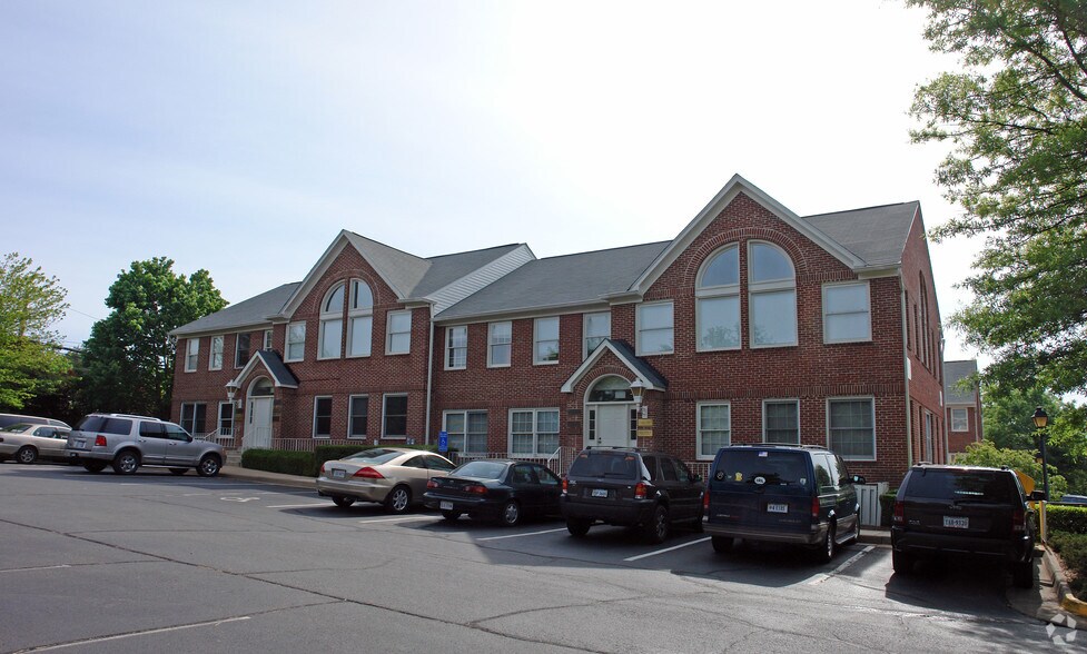 More Photos Of 9693-9697 Main St, Fairfax Medical For Sale