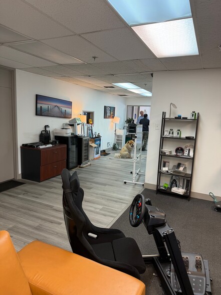 More Photos Of 20218-20220 S Hamilton Ave, Torrance Showroom For Lease