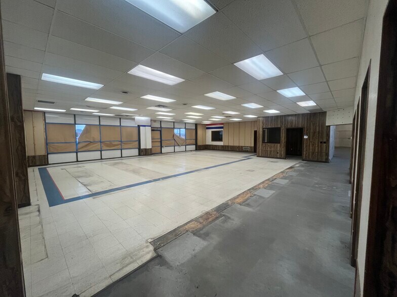 More Photos Of 577 W Coulter Ave, Powell Freestanding For Lease