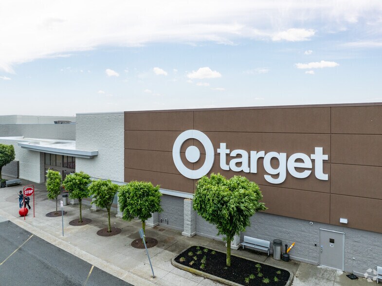 More Photos Of 2975 Horseblock Rd, Medford Freestanding For Sale