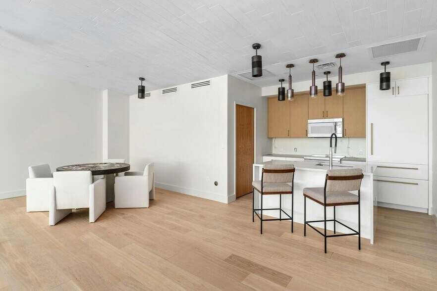 More Photos Of 8001 Circuit of the Americas Blvd, Del Valle Showroom For Sale