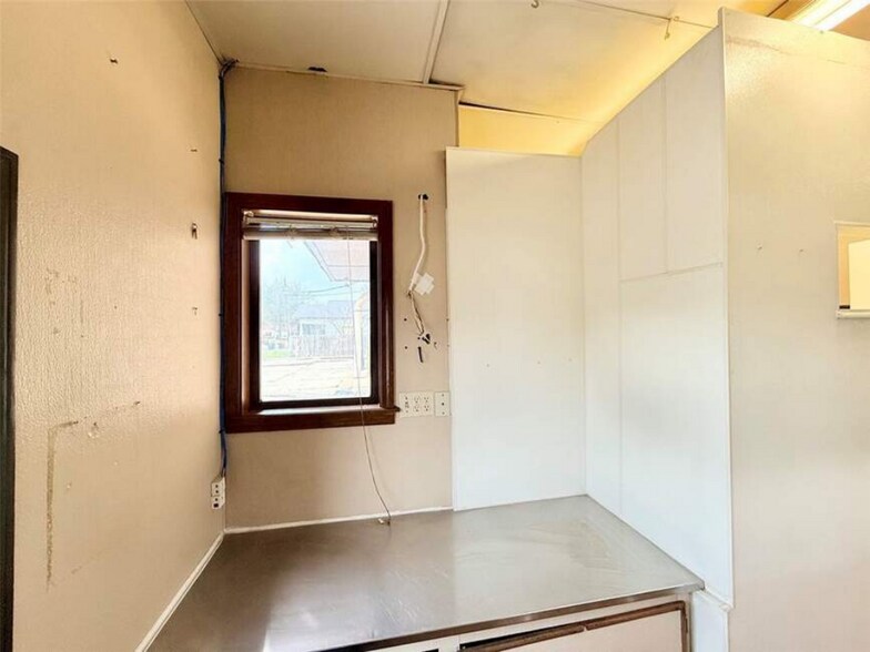 More Photos Of 1103 N Arkansas Ave, Russellville Freestanding For Sale