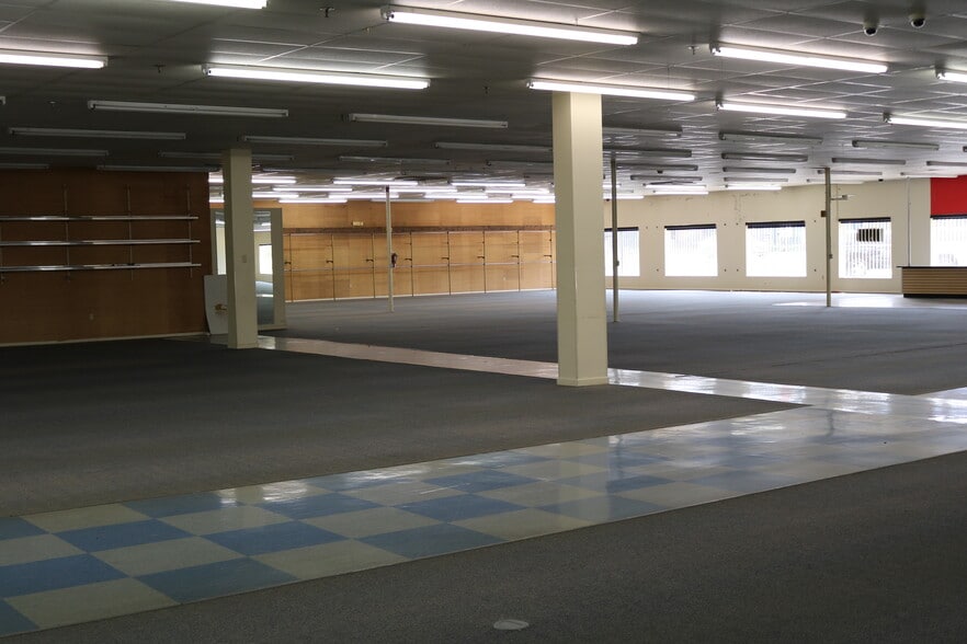 More Photos Of 6600 N Tryon St, Charlotte General Retail For Sale
