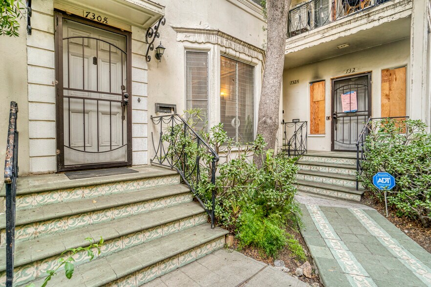 More Photos Of 728 S Genesee Ave, Los Angeles Apartments For Sale