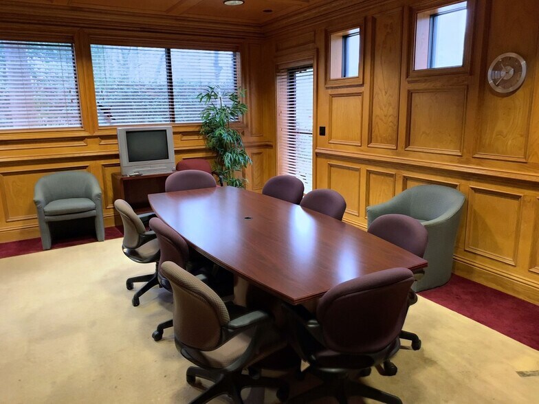 More Photos Of 267 John Knox Rd, Tallahassee Office For Lease