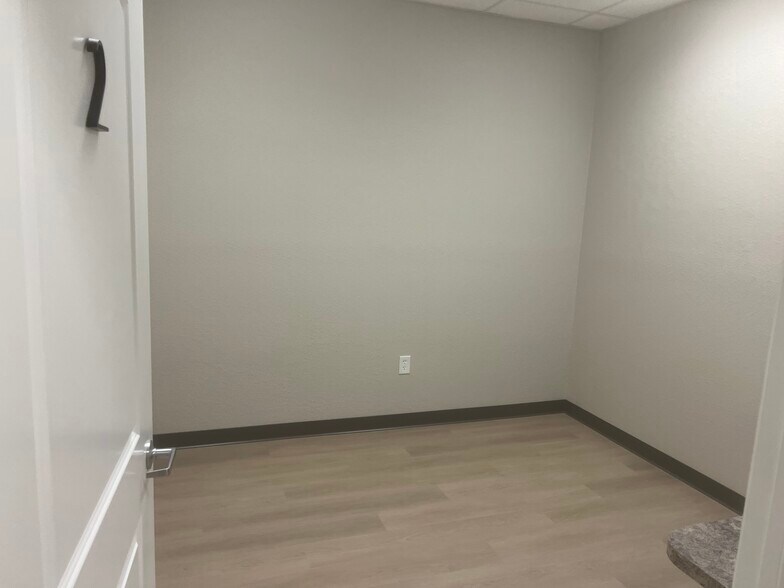 More Photos Of 2572-2578 N Commerce Pky, North Port Medical For Lease