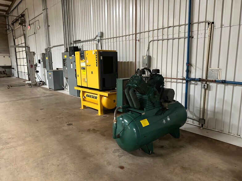 More Photos Of 3830 Corporate, Petersburg Manufacturing For Lease