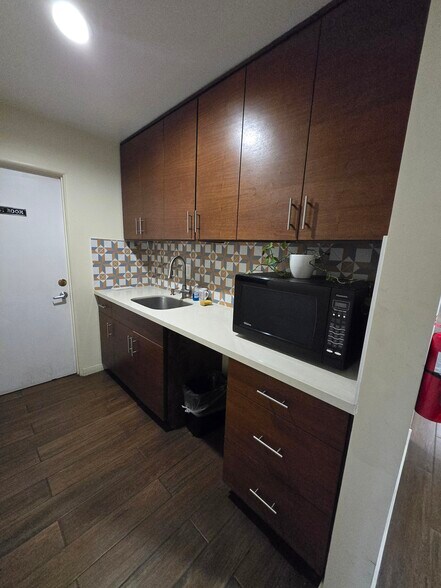 More Photos Of 33 E Huntington Dr, Arcadia Office For Lease