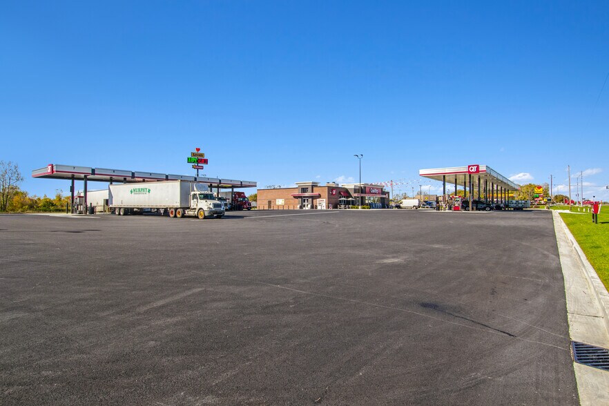 More Photos Of 6579 Garringer-Edgefield rd, Jeffersonville Convenience Store For Sale