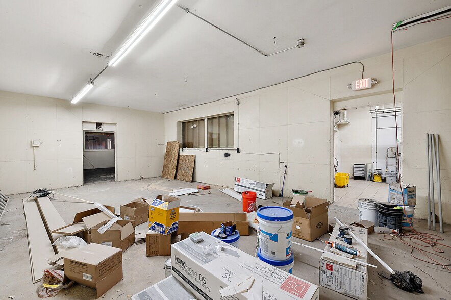 More Photos Of 20934 Van Dyke Ave, Warren Storefront Retail Residential For Lease