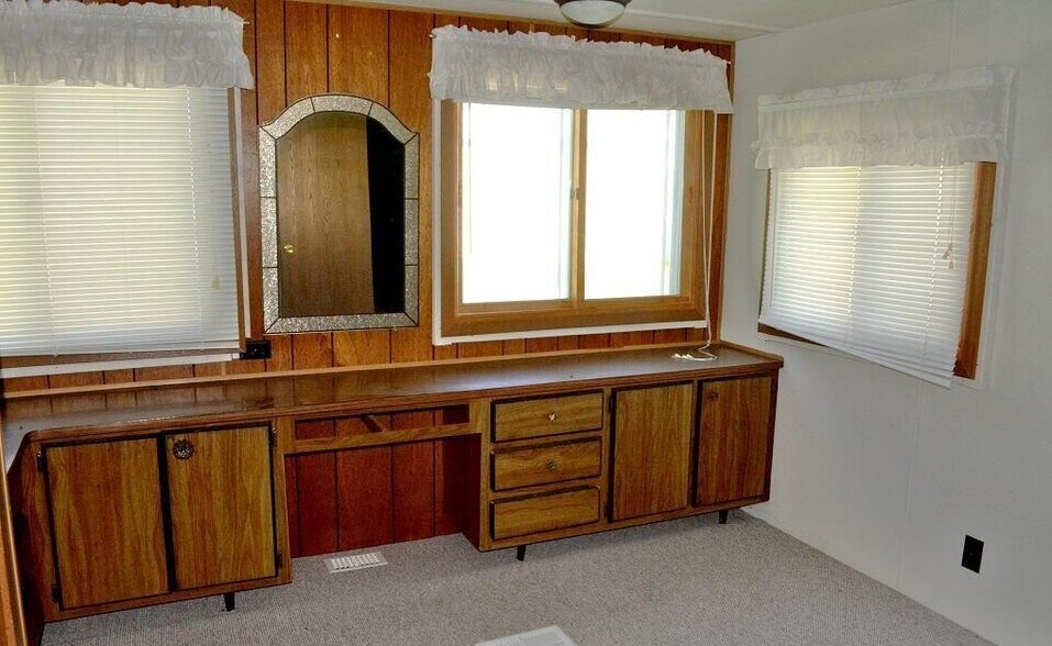 More Photos Of 8036 N Clare Ave, Harrison Convenience Store For Sale