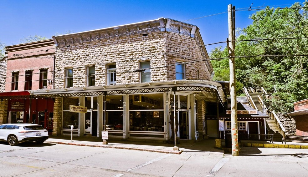 Primary Photo Of 29 S Main St, Eureka Springs General Retail For Sale
