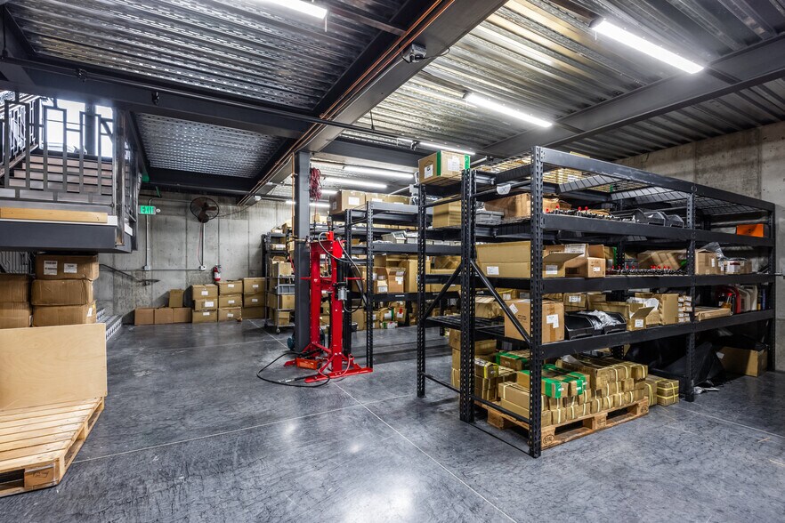 More Photos Of 4554 Forestdale Dr, Park City Light Manufacturing For Sale