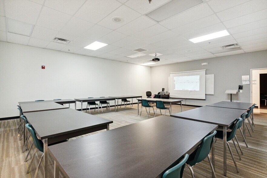 More Photos Of 8085 Rivers Ave, North Charleston Office For Lease