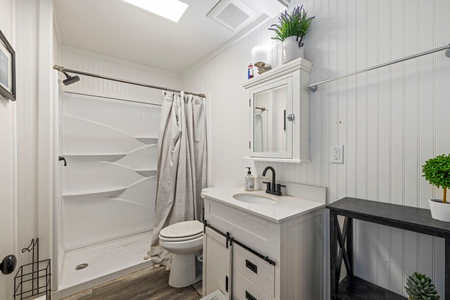 More Photos Of 1827 W Valley Hwy E, Sumner Contractor Storage Yard For Sale